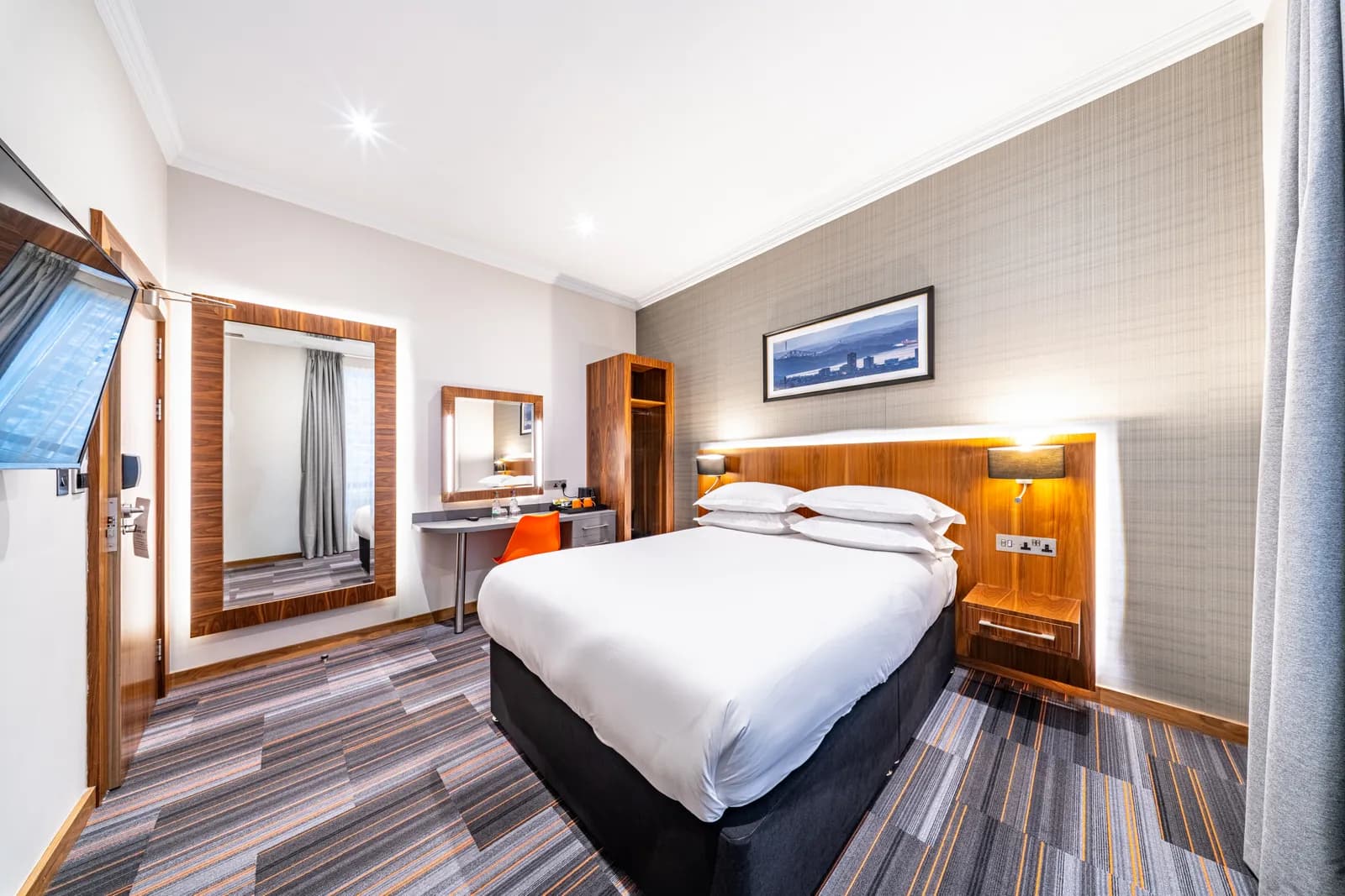 Classic Double Room at The Inn Place, Edinburgh, photo 3