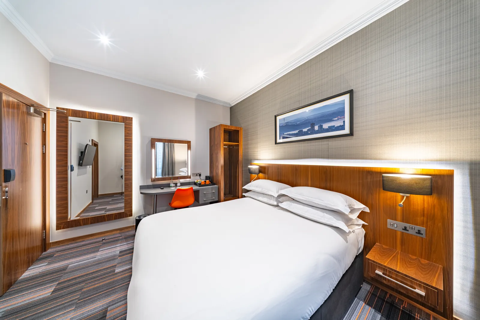 Classic Double Room at The Inn Place, Edinburgh, photo 4