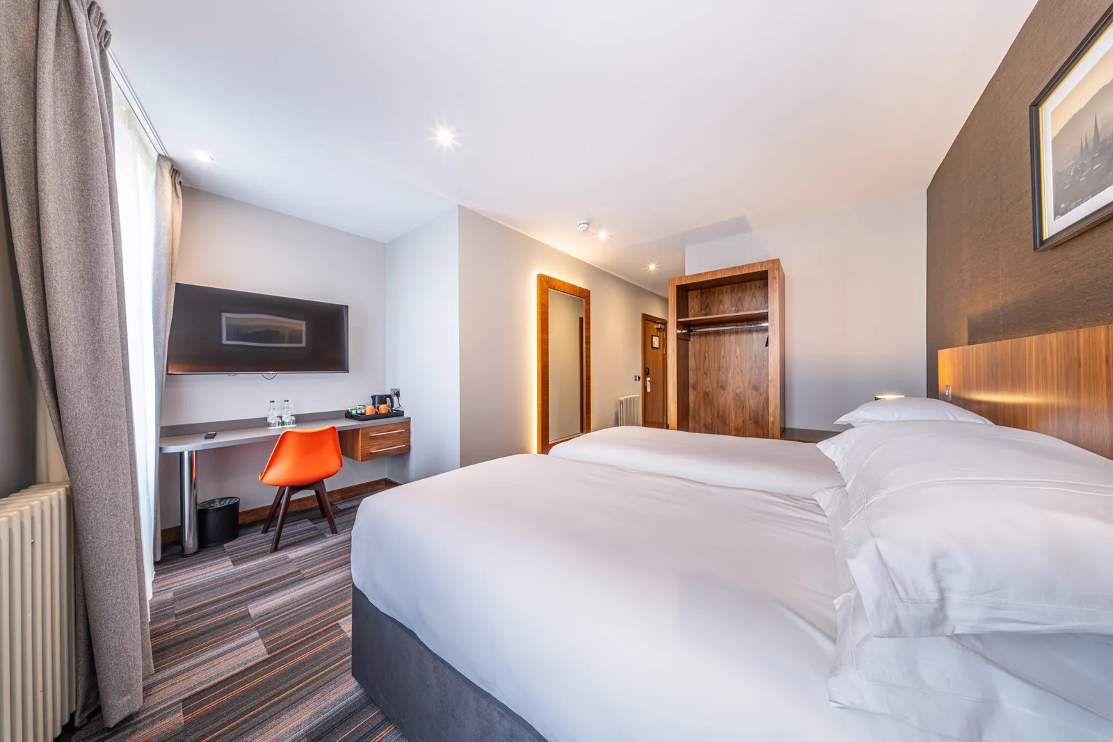 Classic Twin Room at The Inn Place, Edinburgh, photo 3