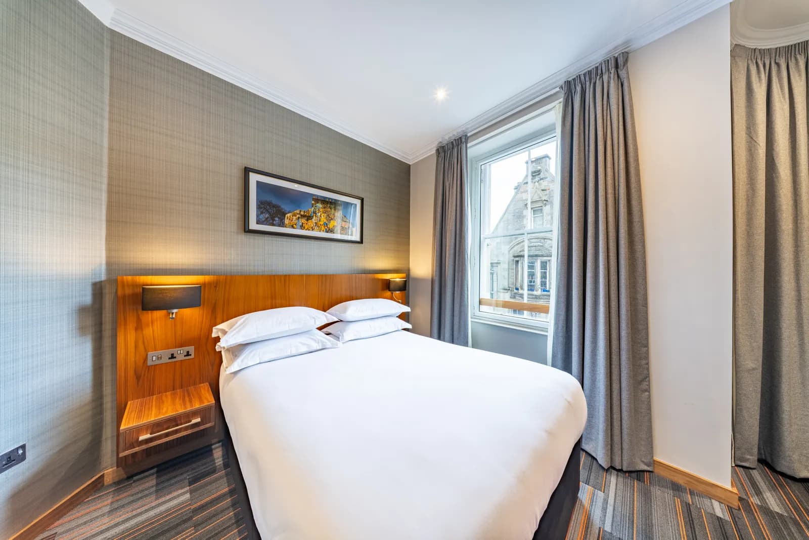 Old Town Double Room at The Inn Place, Edinburgh, photo 3