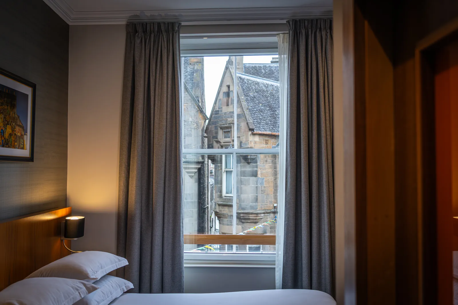 Old Town Double Room at The Inn Place, Edinburgh, photo 5