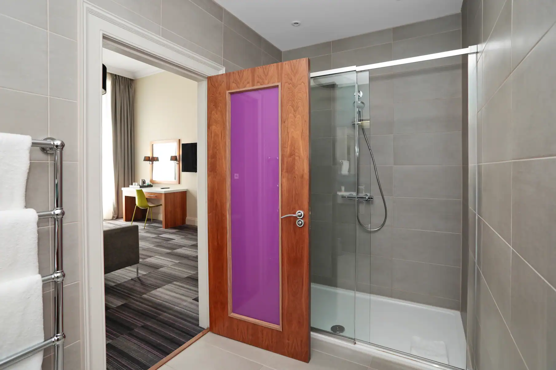 Grand & Spacious Room at The Place Hotel, Edinburgh, photo 5
