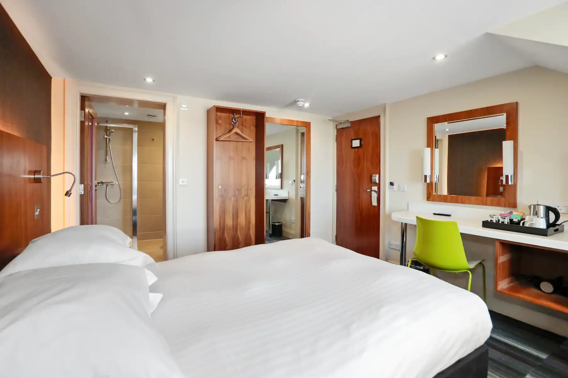 Standard Double Room at The Place Hotel, Edinburgh, photo 4