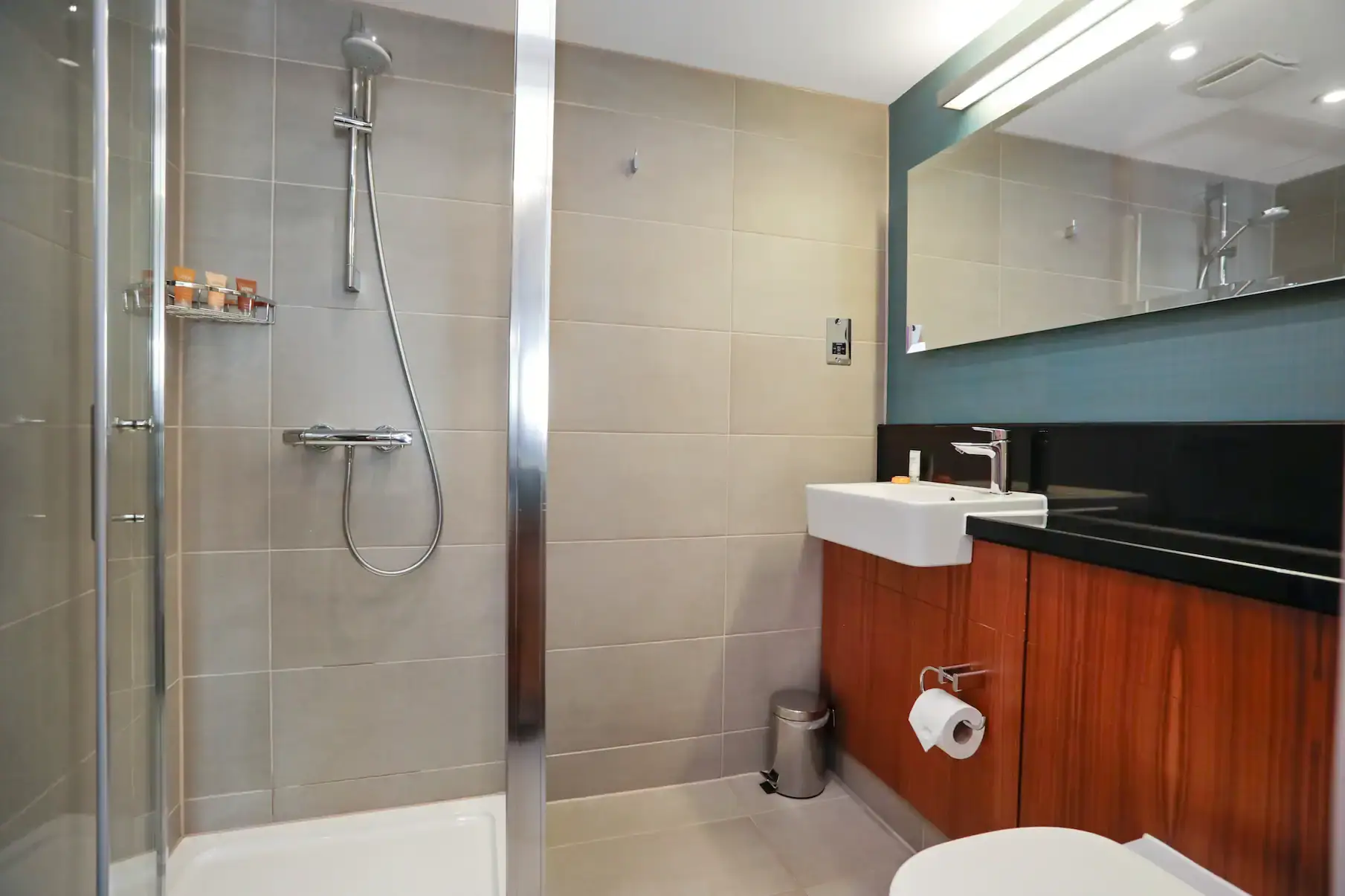 Standard Double Room at The Place Hotel, Edinburgh, photo 5