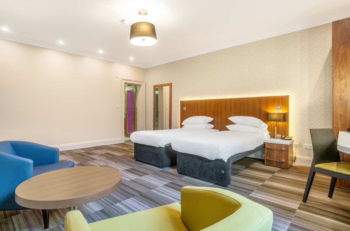 Standard Twin Room at The Place Hotel, Edinburgh, photo 3
